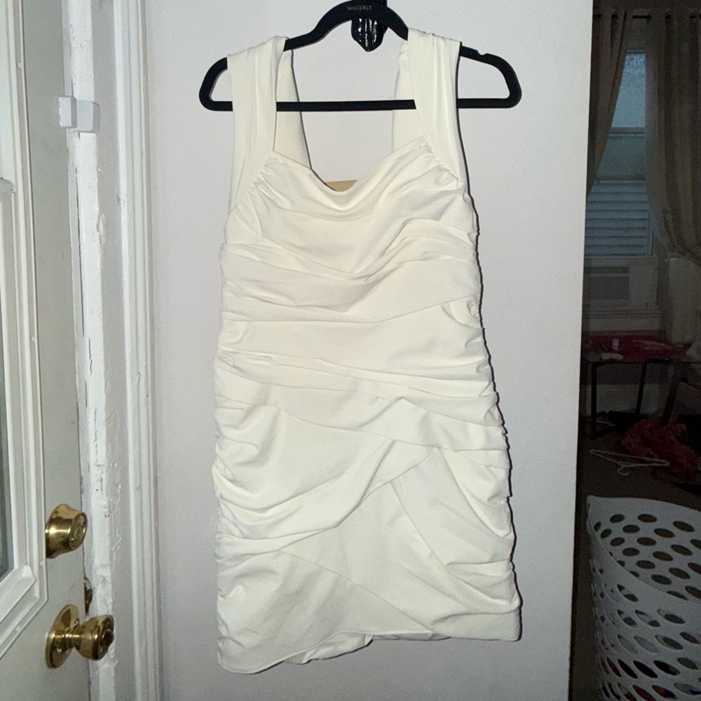Elegant White Sleeveless Dress
